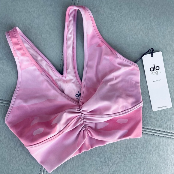 NWT!
Alo Yoga 
Wild Thing Bra 
Pink Camouflage 
Size Medium - Picture 4 of 13